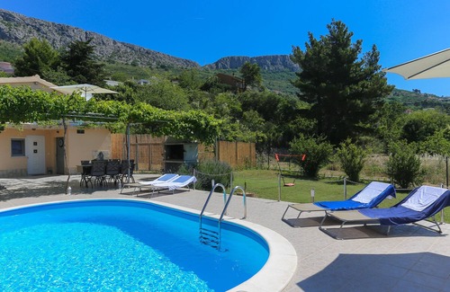 Solin Cottage | FAMILY AND PET FRENDLY HOLIDAY HOME