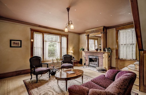 Eau Claire House | Family and Pet Friendly Demmler House