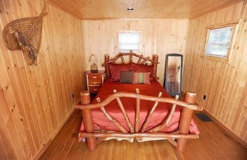 Munson Cabin | Family and Pet friendly, Lodge makes great location for events.