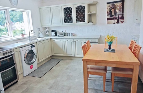 Baglan House | Family and pet-friendly flat near beach and countryside