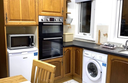 Weston-super-Mare Apartment | Family Apartment with private bathroom