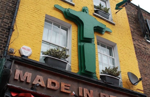 St. George's Apartment | Family Apartment with Home Cinema and Garden in Zone 2