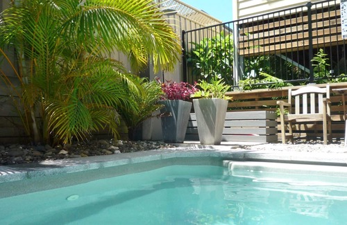 Diamond Beach House | Family beach house with pool and covered outdoor lounge area