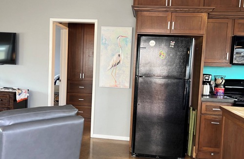 West Newport Apartment | Family Bungalow, walk to bch, eateries, quiet area. Need more space add 4403165