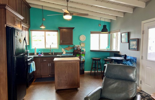 West Newport Apartment | Family Bungalow, walk to bch, eateries, quiet area. Need more space add 4403165