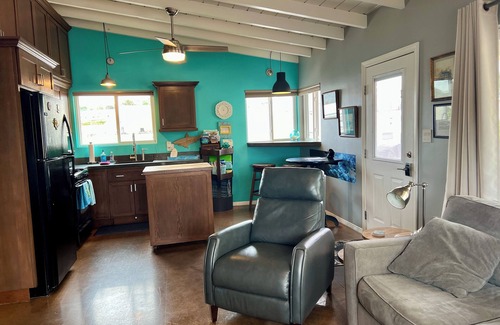 West Newport Apartment | Family Bungalow, walk to bch, eateries, quiet area. Need more space add 4403165