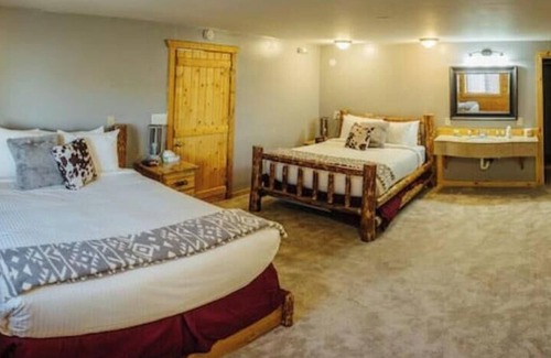 Last Chance House | Family Cabin at River Lodge