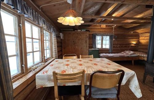 Soemaadalen Ski Chalet | Family cabin by the lake at Haugen, Femundsmarka