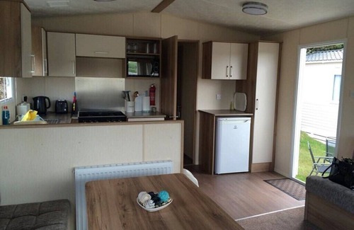 New Forest District House | Family Caravan 5* Shorefield Park FREE Wifi & Passes sleeps 6 with Decking