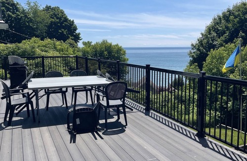 Normandale Cottage | Family Cottage with Lake Views