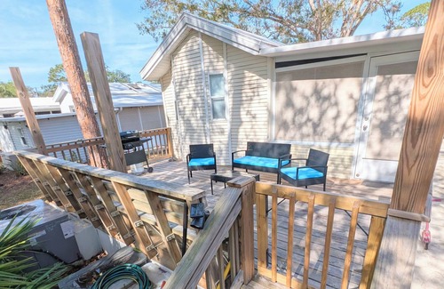 Braden River Cottage | Family cottage with private backyard