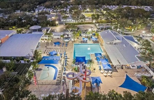 Braden River Cottage | Family cottage with private backyard