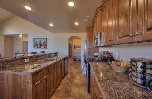 Moab South Valley House | Family Friendly, 2 King Beds, Main Flr Mstr, Great Views, Pool-seasonal & Spa.