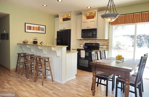 Central Portola Valley House | Family-friendly 3BR resort experience on quiet vineyard near Stanford/Palo Alto