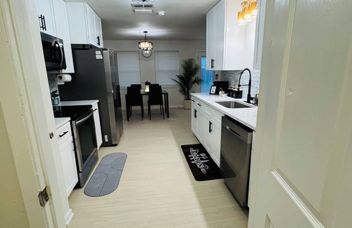 Palestine House | Family-Friendly 3BR Home 4 Beds + Yard Only 5 Min to Hospital in Palestine