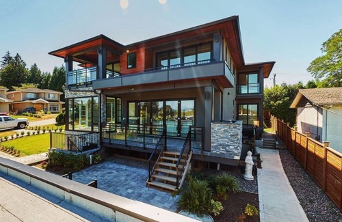 Burnaby Apartment | Family Friendly 4 Bed Rooms house The Chateau - ST No. 00177094
