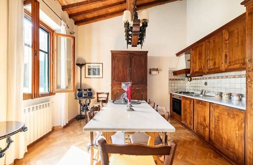 Sant' Ambrogio Apartment | FAMILY FRIENDLY, 5 STARS, TOP LOCATION, A/C, FREE WI/FI nSEE ALSO LISTING 92298