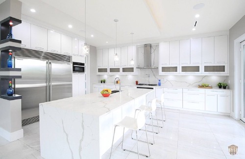 Burnaby Apartment | Family Friendly 7 Bed Rooms house The Chateau - ST No. 00177094