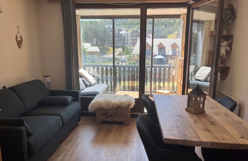 La Joue du Loup Apartment | Family-friendly apartment at the foot of the slopes and in the village