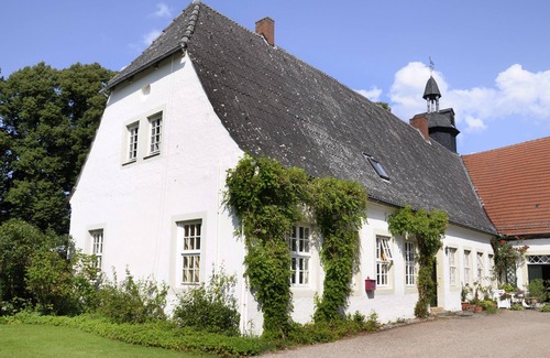 Melle Apartment | Family-friendly apartment in historic countryside manor estate (18th Century)