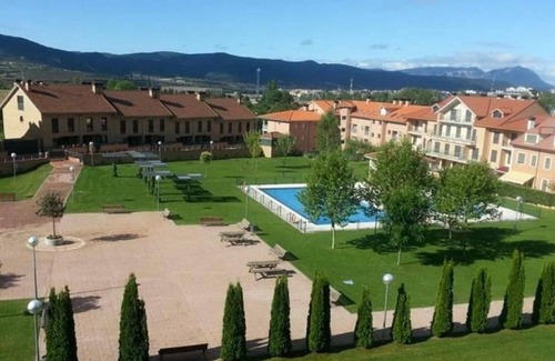Jaca Apartment | Family-Friendly Apartment with Pool, Balcony, and Parking in Jaca