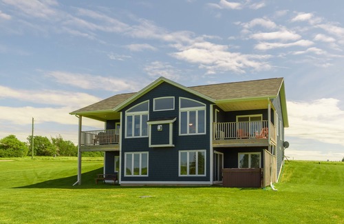 Stanley Bridge House | Family friendly home with private outdoor hot tub & fire pit