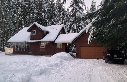Enumclaw Cabin | Family-friendly cabin along the White River 10 min to Crystal Mtn/ Mt. Rainer NP