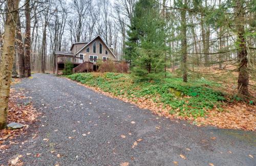 Pocono Lake House | Family-Friendly Cabin with Fire Pit in Pocono Lake!