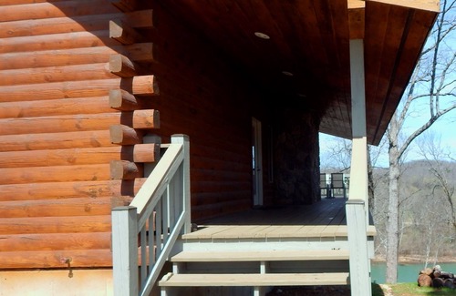 Van Buren Cabin | Family-friendly Cabin w/150 ft Current River frontage in Ozark Scenic River