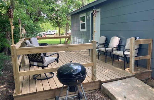 Van Buren House | Family-Friendly Central 3BR/2BA Van Buren Home w/Fire Pit & Starlink WiFi