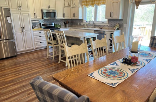 Cassville House | Family-friendly close to SDC, Branson, Eureka Springs, Table Rock, Roaring River