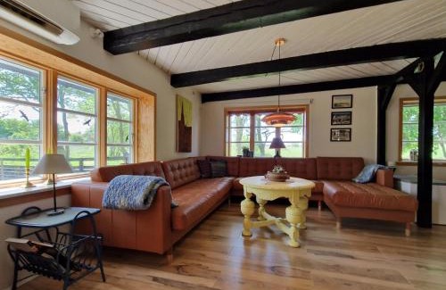 Henne House | Family-Friendly Coastal Cottage