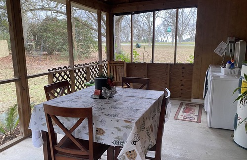 Tifton Cottage | Family friendly country cottage 3 min to I75 -3 bedroom 1 bath central ac & heat