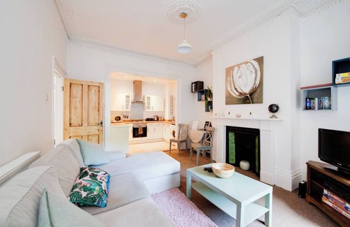 Southsea Apartment | Family friendly flat just minutes from the beach!