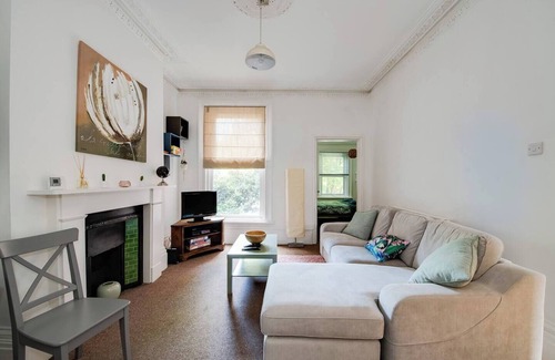 Southsea Apartment | Family friendly flat just minutes from the beach!