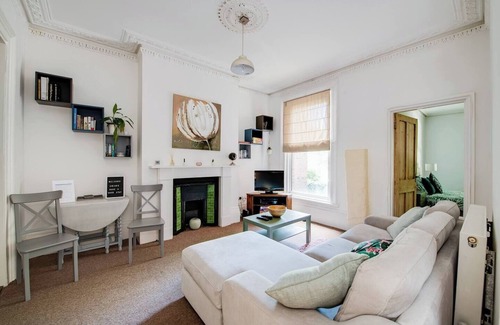 Southsea Apartment | Family friendly flat just minutes from the beach!