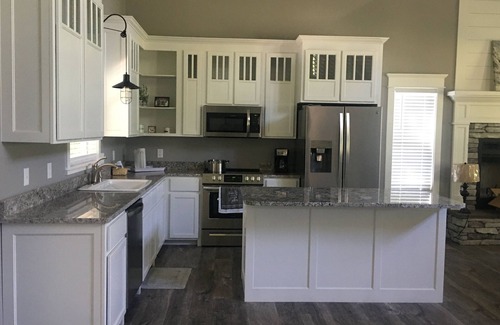 Mountain View House | Family Friendly Guest house-3 bedroom, 2 bath. Custom farm/craftsman
