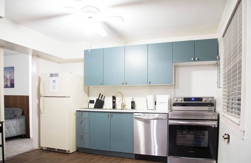 Westland House | Family-Friendly Getaway - 2BR Home Near DTW & Downtown Detroit