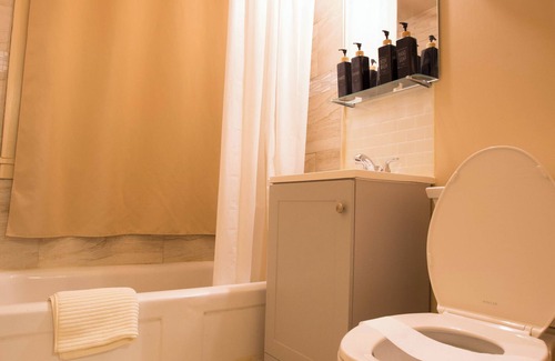 Westland House | Family-Friendly Getaway - 2BR Home Near DTW & Downtown Detroit