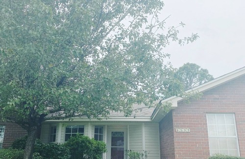 Navarre House | Family Friendly Getaway close to beach
