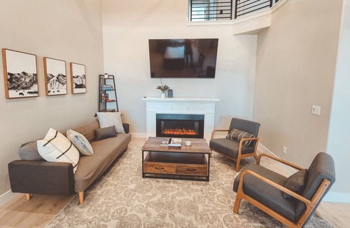 Salt Lake County House | Family-friendly haven in Herriman - next to shopping and entertainment.