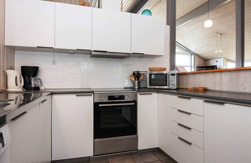 Henne Strand House | Family-friendly Haven with Pool - By Traum Ferienwohnungen
