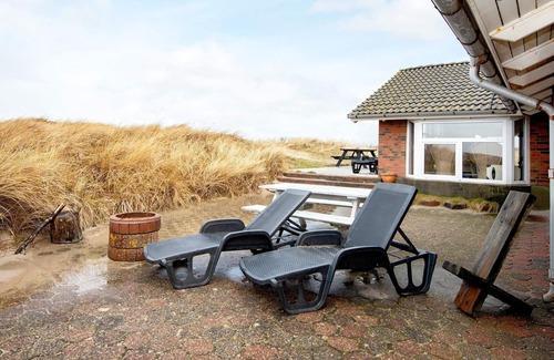 Henne Strand House | Family-friendly Haven with Pool - By Traum Ferienwohnungen