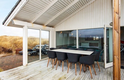 Henne Strand House | Family-friendly Haven with Pool - By Traum Ferienwohnungen