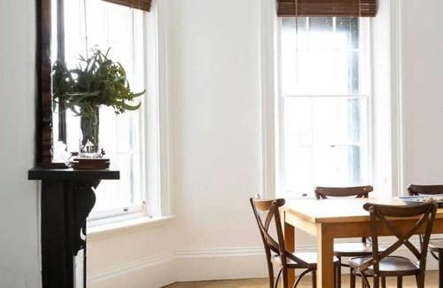 Beechworth Apartment | Family friendly, historical building right in the center of town!