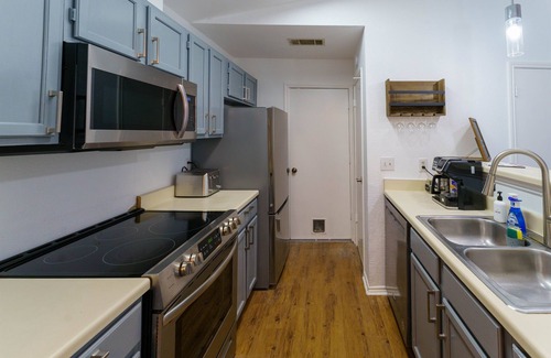 East Oak Hill House | Family Friendly & King Suite & Fire Pit, 9 Mil DT