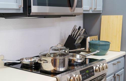 East Oak Hill House | Family Friendly & King Suite & Fire Pit, 9 Mil DT
