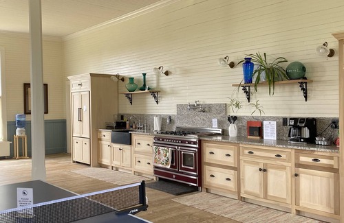 Brooklin House | Family Friendly Loft Apartment with Ocean views