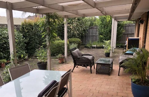 North Balgowlah House | Family-friendly Oasis: Tranquil Retreat With Playful Charm