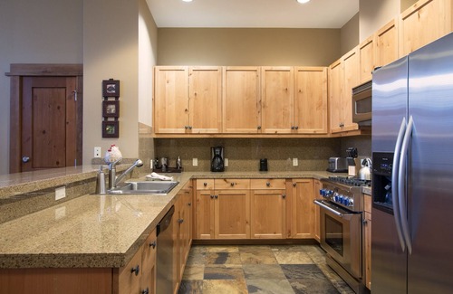 Truckee Condo | Family Friendly Residence in the Village at Northstar! - Iron Horse North 105